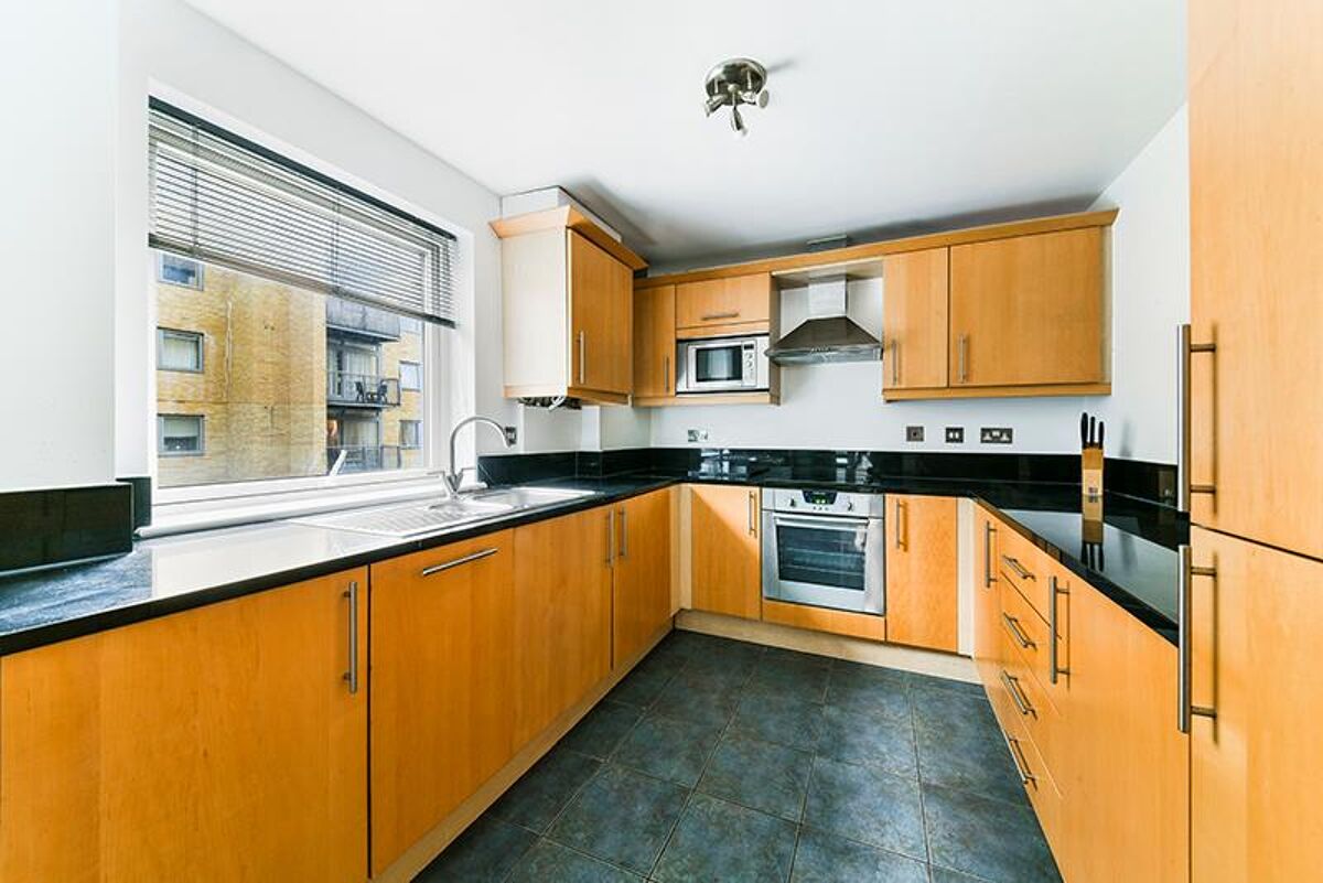 flat to rent in Gainsborough House, Cassilis Road, London, E14