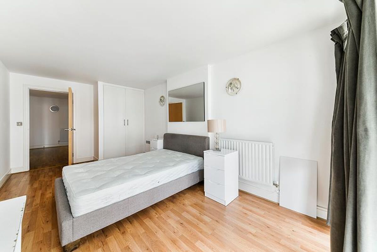 flat to rent in Gainsborough House, Cassilis Road, London, E14 CWQ012120969 Knight Frank flat to rent in Gainsborough House, Cassilis Road, London, E14 CWQ012120969 Knight Frank