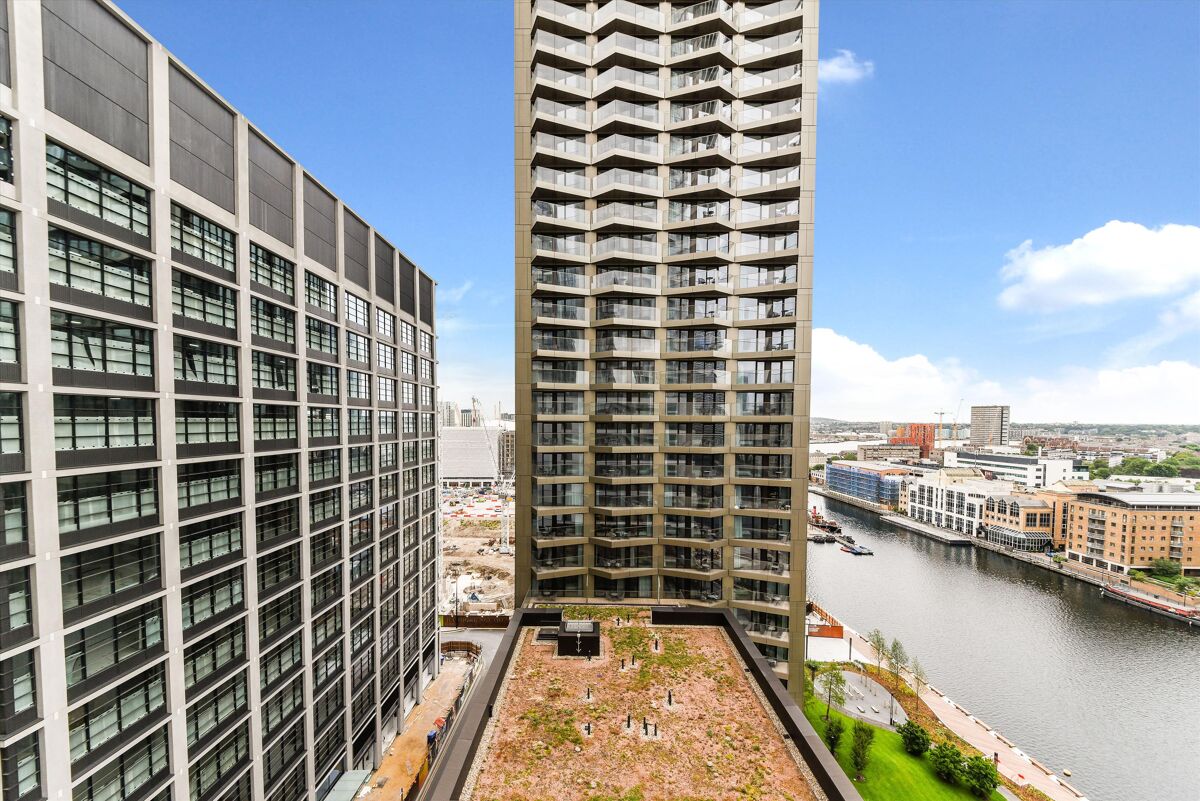 flat to rent in 10 Park Drive, Canary Wharf, London, E14 CWQ012127738
