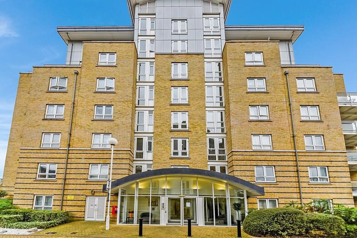 flat to rent in St. Davids Square, Westferry Road, Nr Canary Wharf
