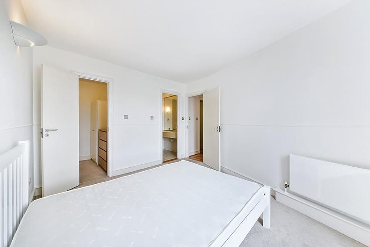 flat to rent in Cascades Tower, 4 Westferry Road, London, E14