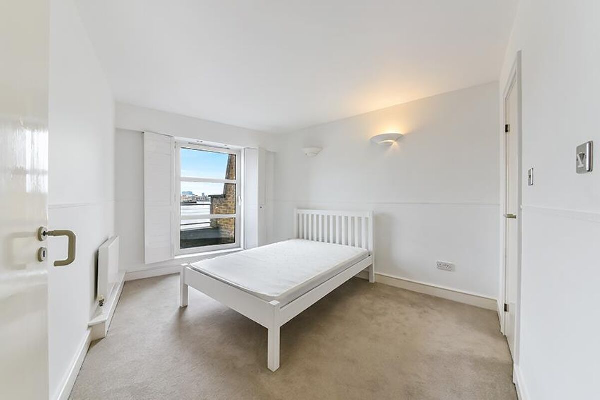 flat to rent in Cascades Tower, 4 Westferry Road, London, E14