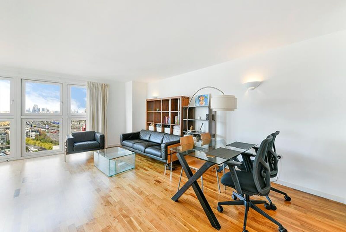 flat to rent in New Providence Wharf, Fairmont Avenue, Nr Canary Wharf