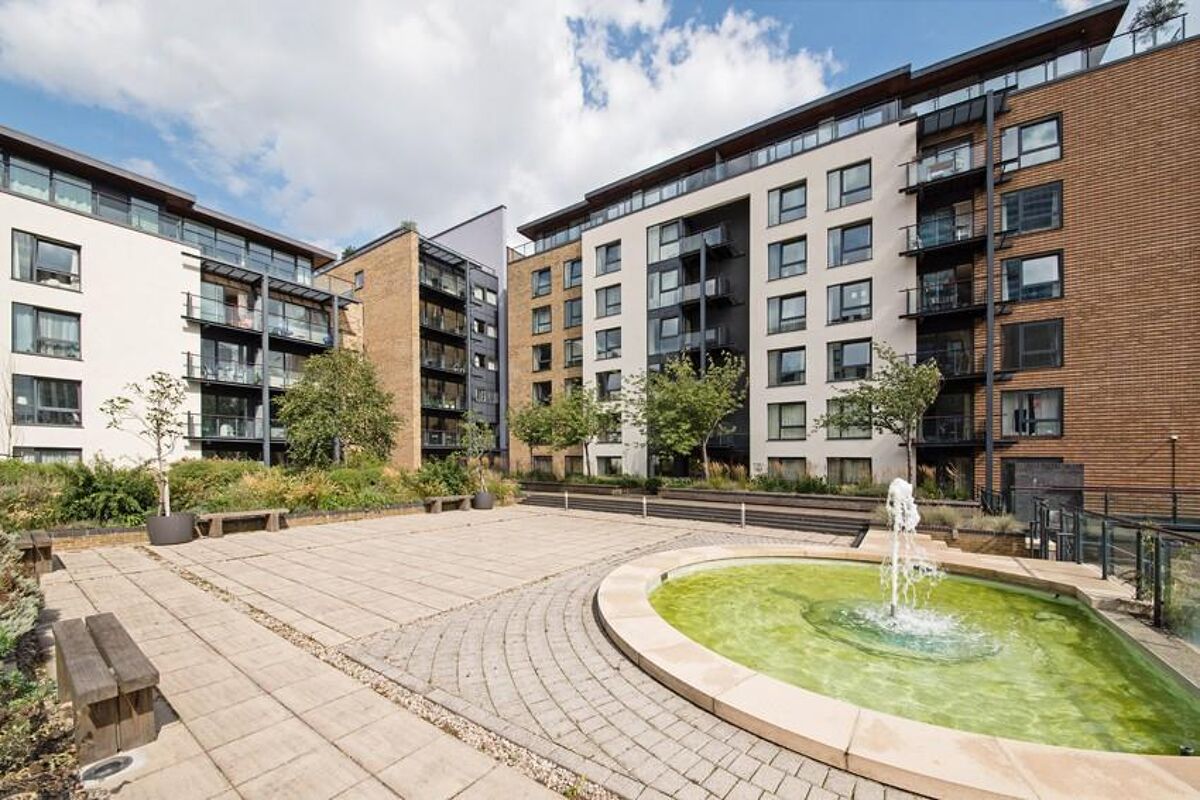 flat to rent in Boardwalk Place, London, London, E14 - CWQ012159221 ...