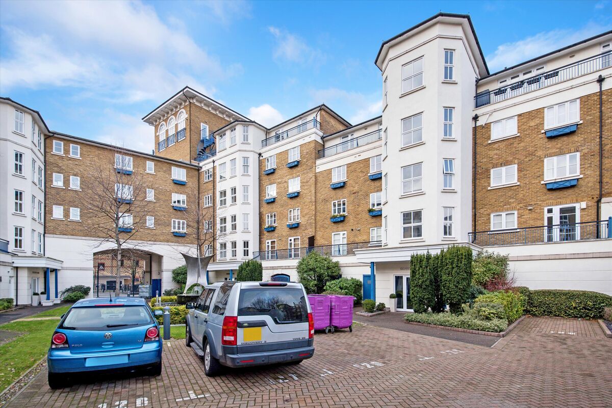 flat to rent in Osprey House, 5 Victory Place, London, E14
