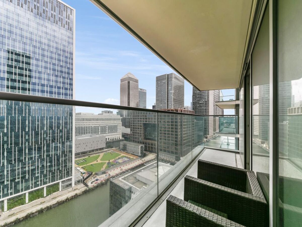 flat to rent in Landmark East Tower, 22 Marsh Wall, London, E14