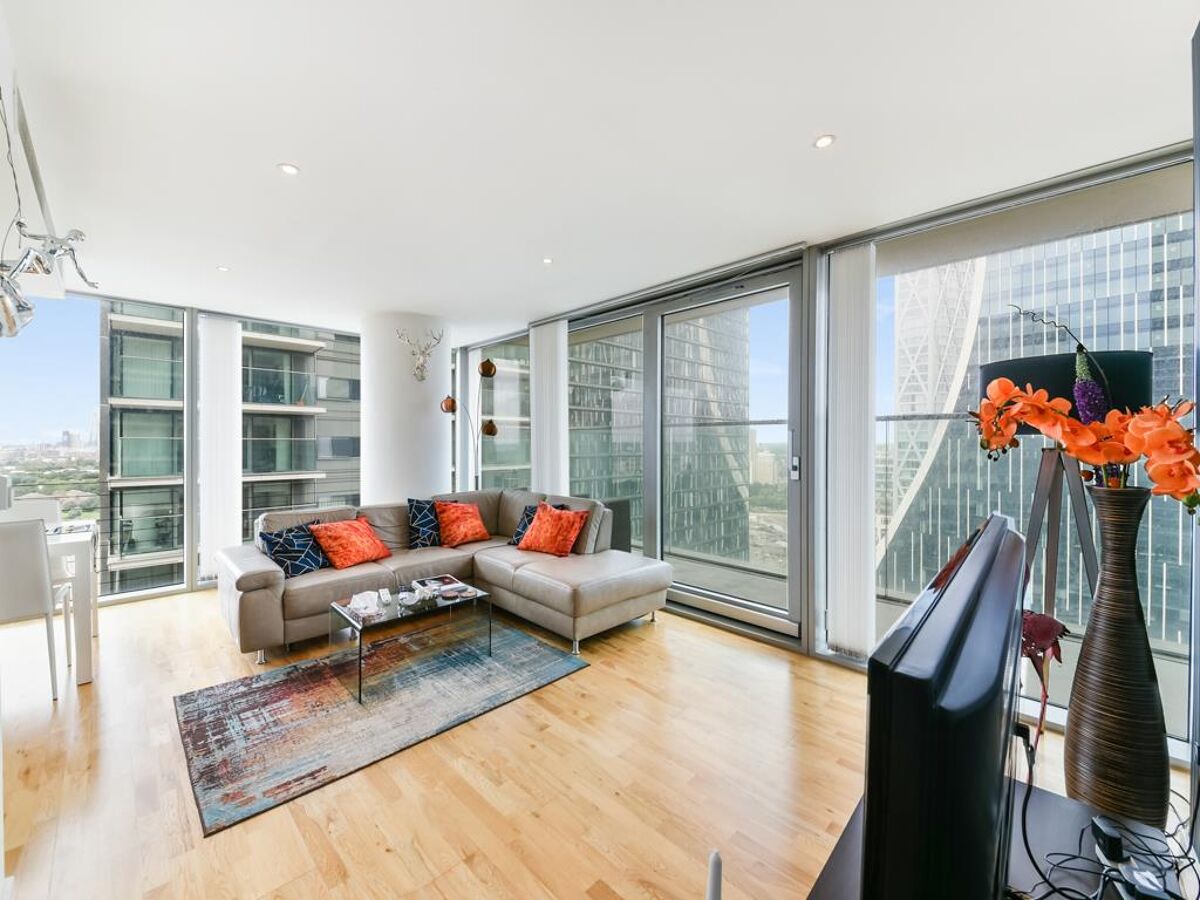 flat to rent in Landmark East Tower, 22 Marsh Wall, London, E14