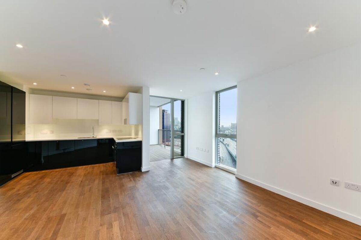 flat to rent in Discovery Tower, Terry Spinks Place, Canning Town