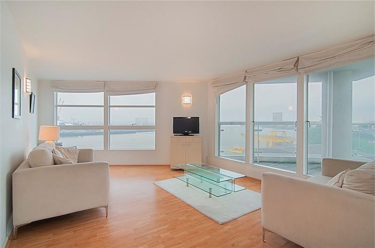 flat to rent in Aurora Building, Blackwall Way, London, E14