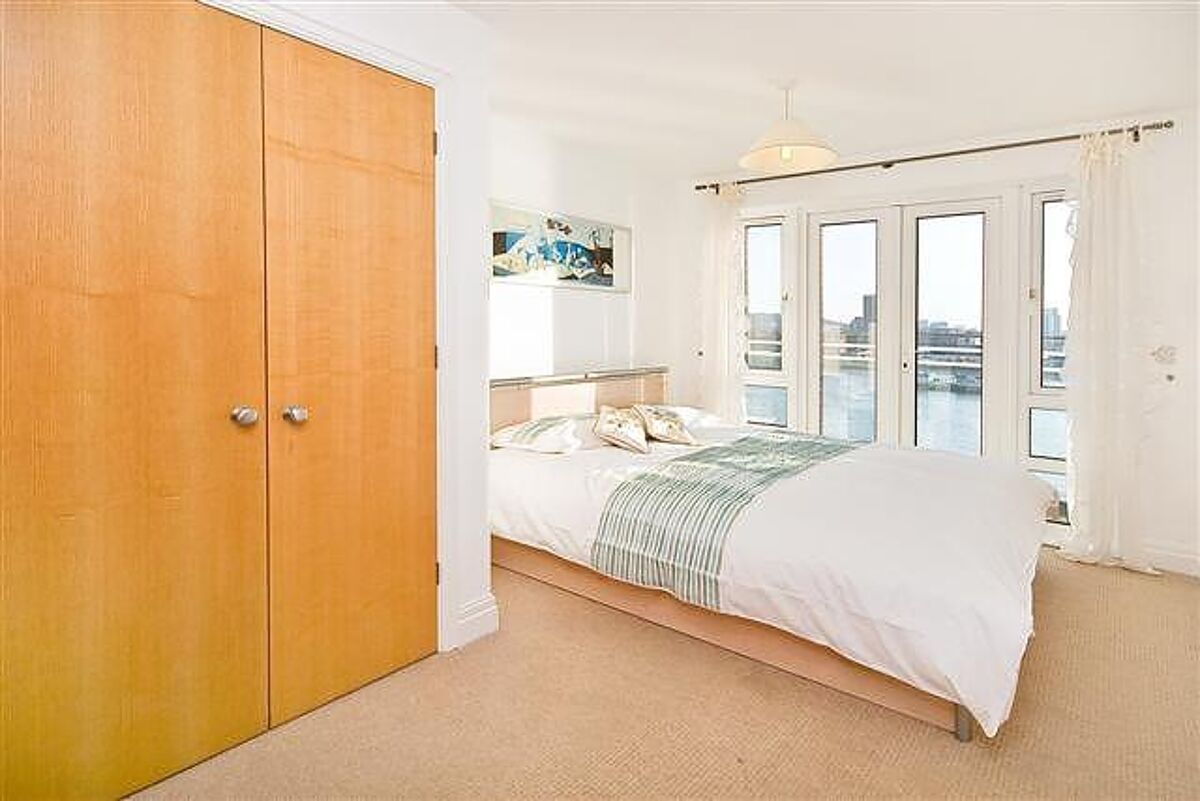 flat to rent in St. Davids Square, London, E14 CWQ012175034 Knight