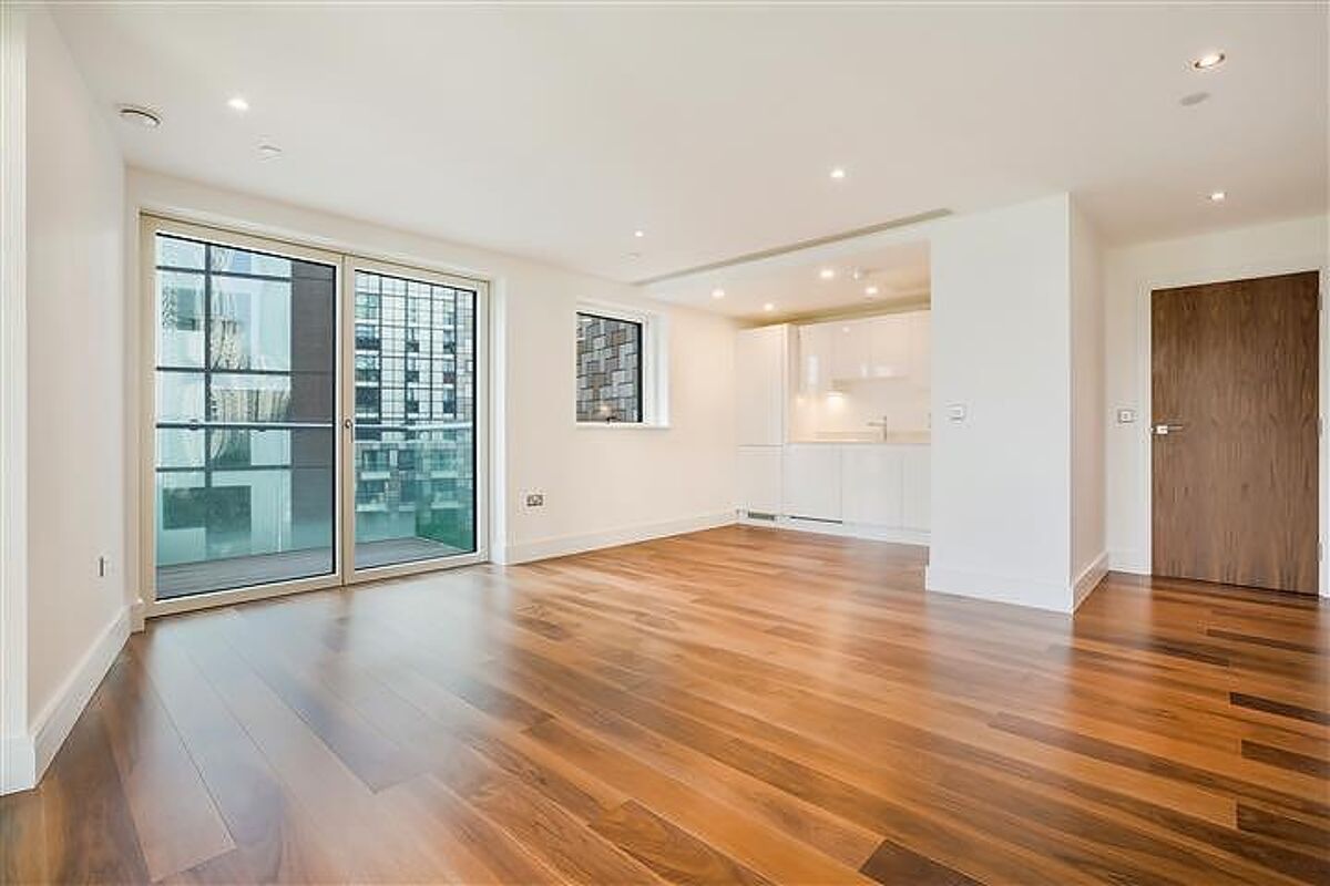 flat to rent in Talisman Tower, Lincoln Plaza, Nr Canary Wharf, London