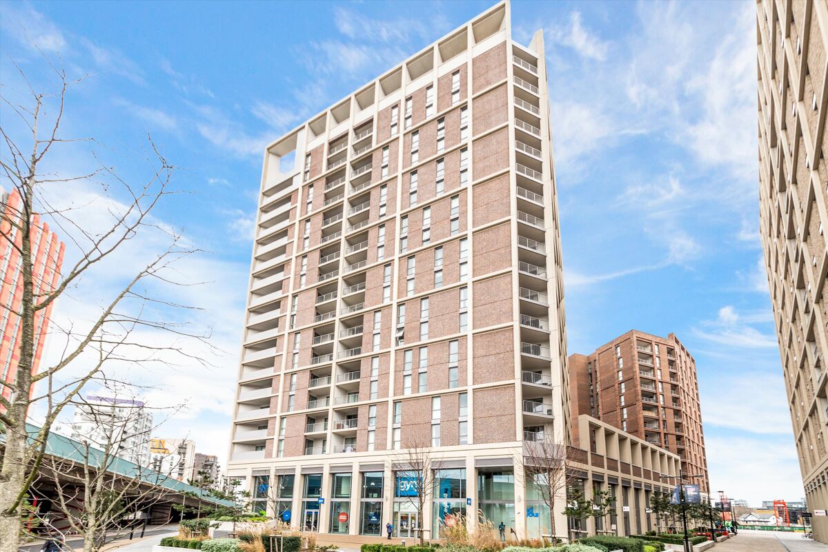 flat to rent in Discovery Tower, Terry Spinks Place, Canning Town