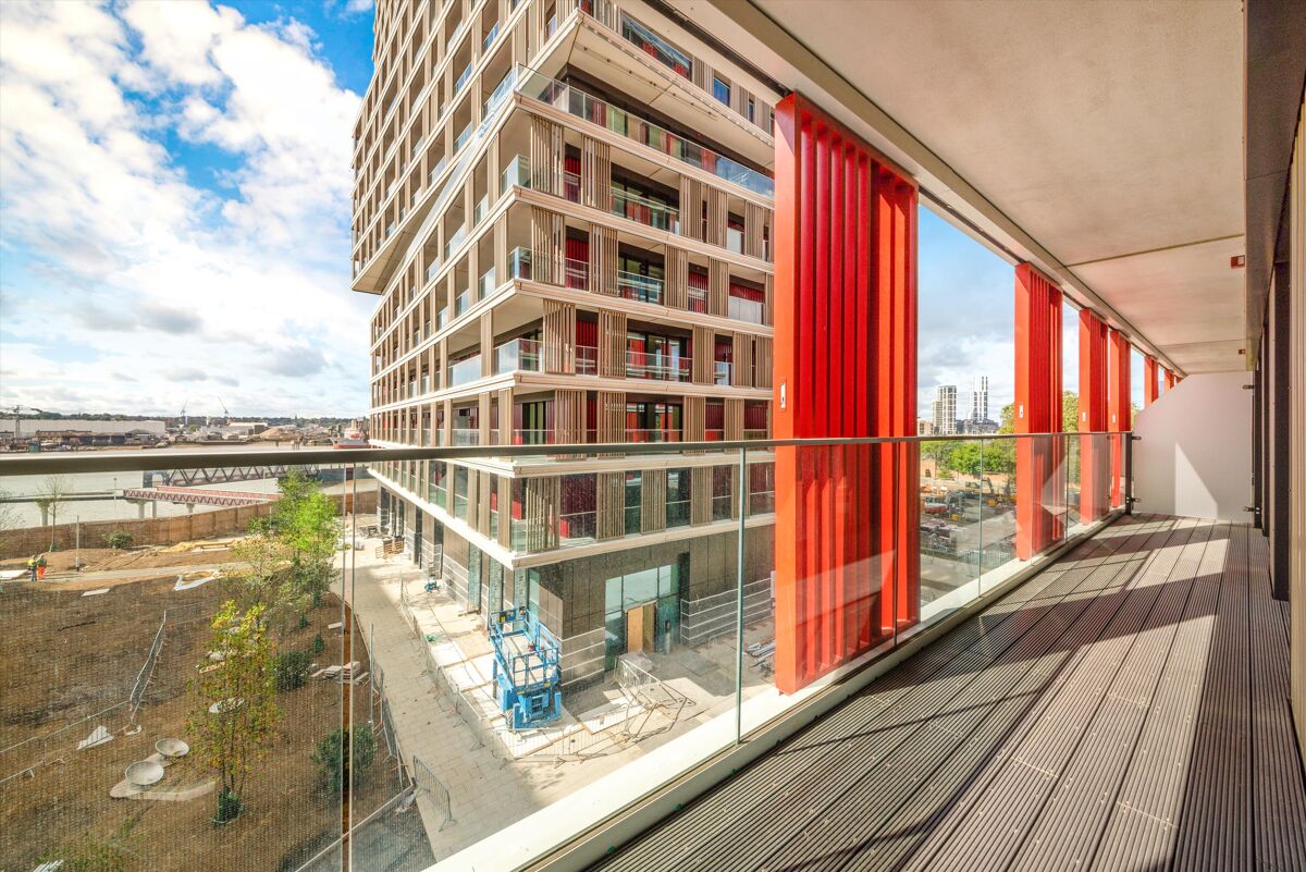 flat to rent in James Cook Building, 4 Street, Royal Wharf, London, E16 CWQ012201455