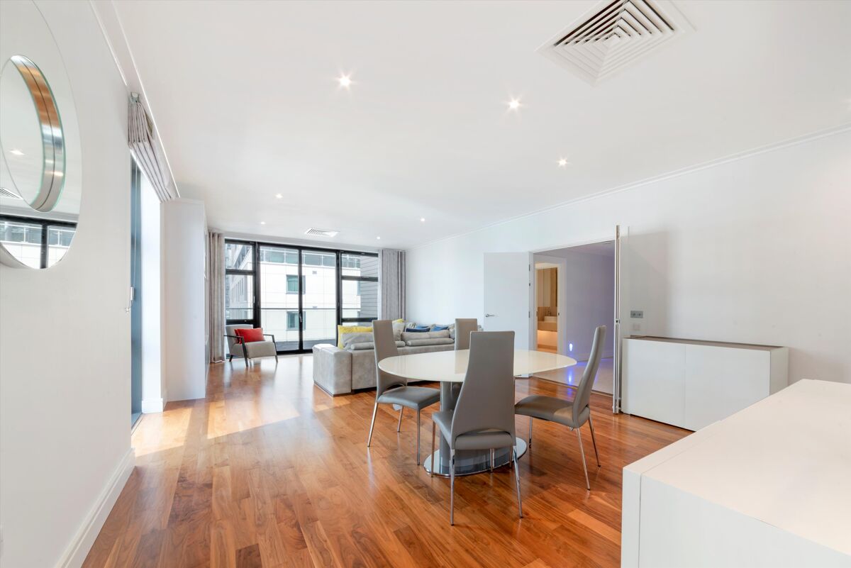 flat to rent in Discovery Dock Apartments West, 2 South Quay Square