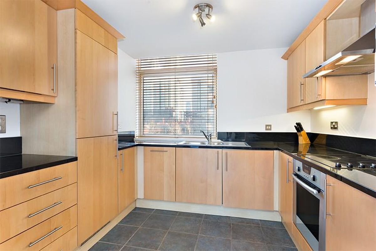 flat to rent in Gainsborough House, Cassilis Road, London, E14