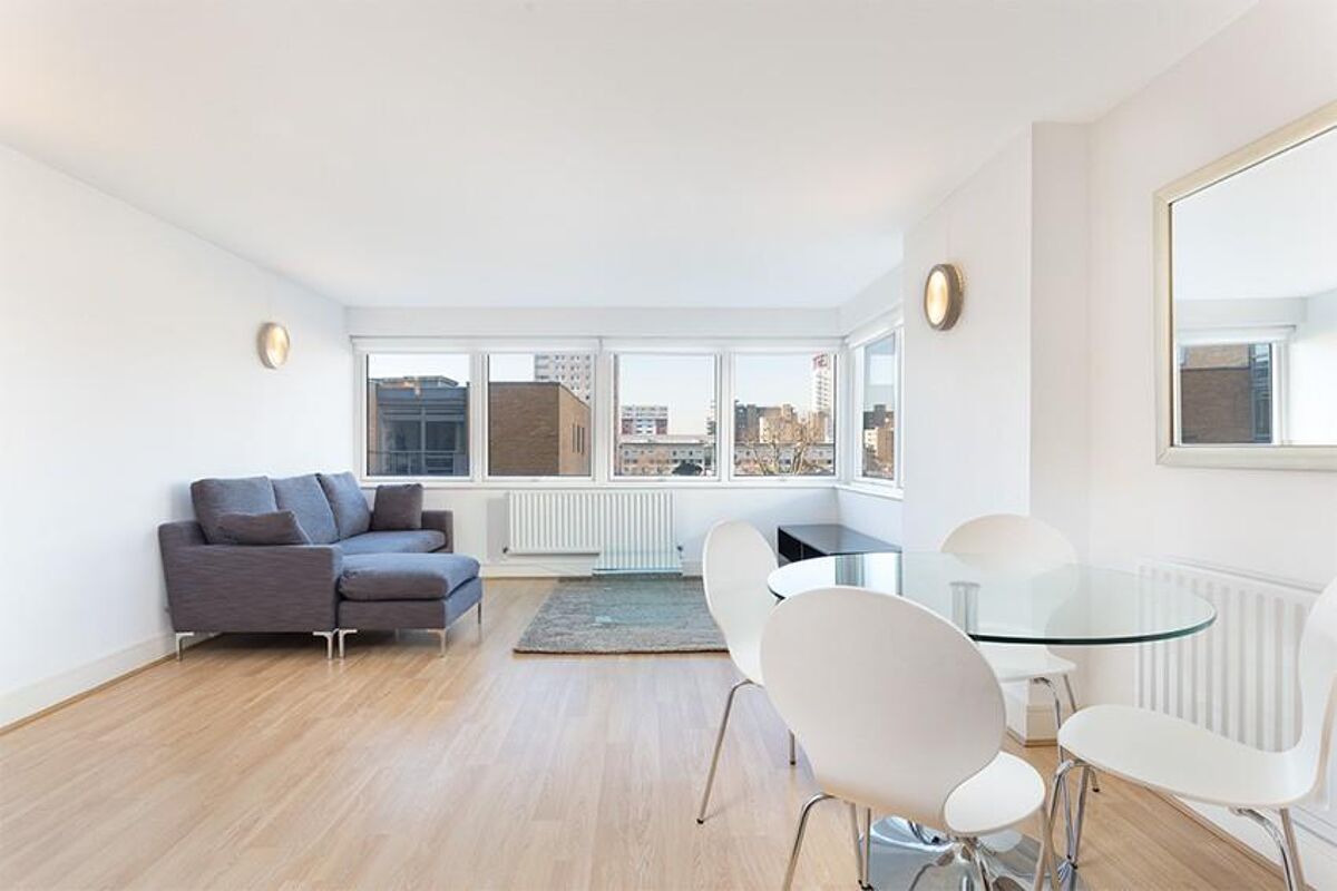 flat to rent in Gainsborough House, Cassilis Road, London, E14