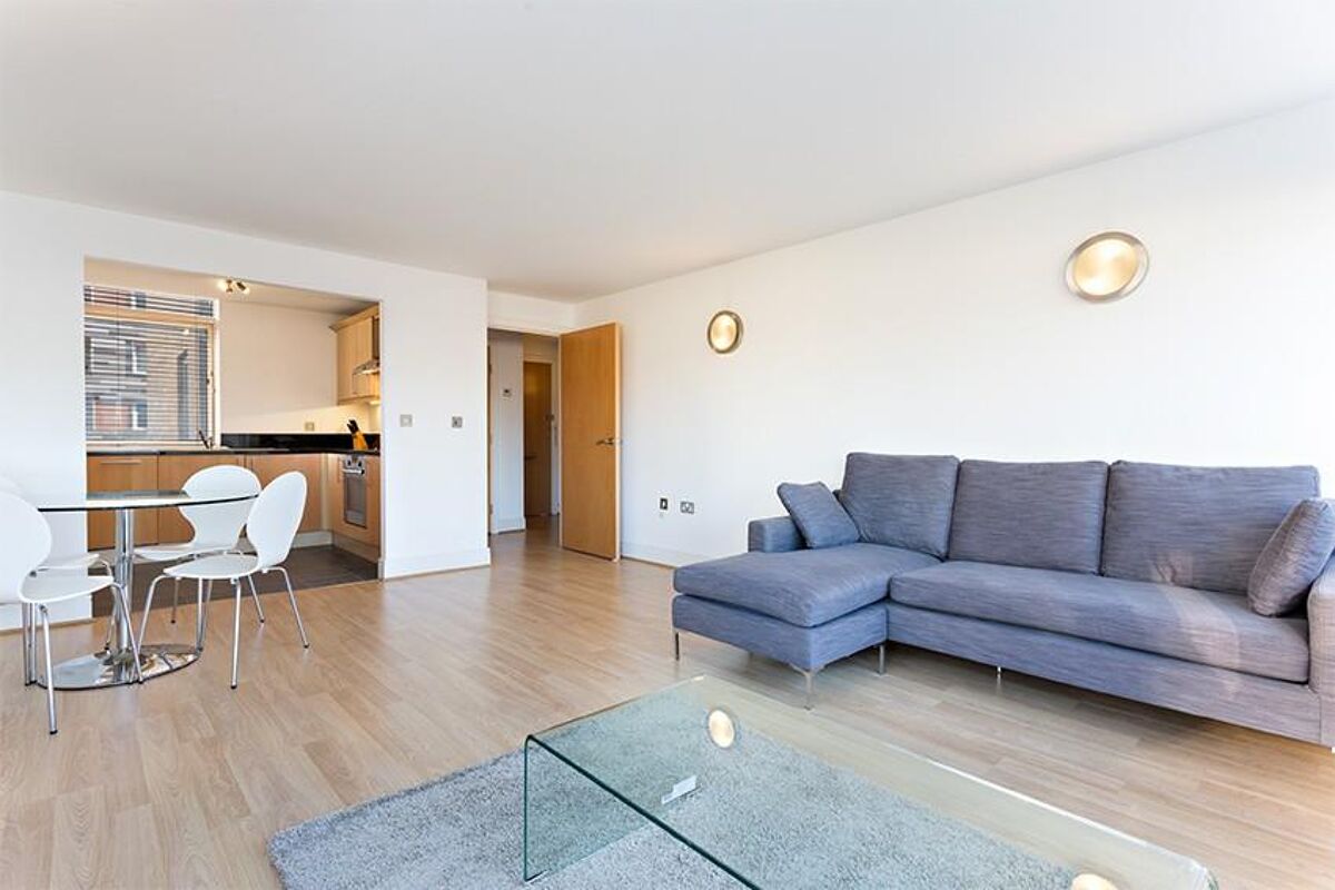 flat to rent in Gainsborough House, Cassilis Road, London, E14