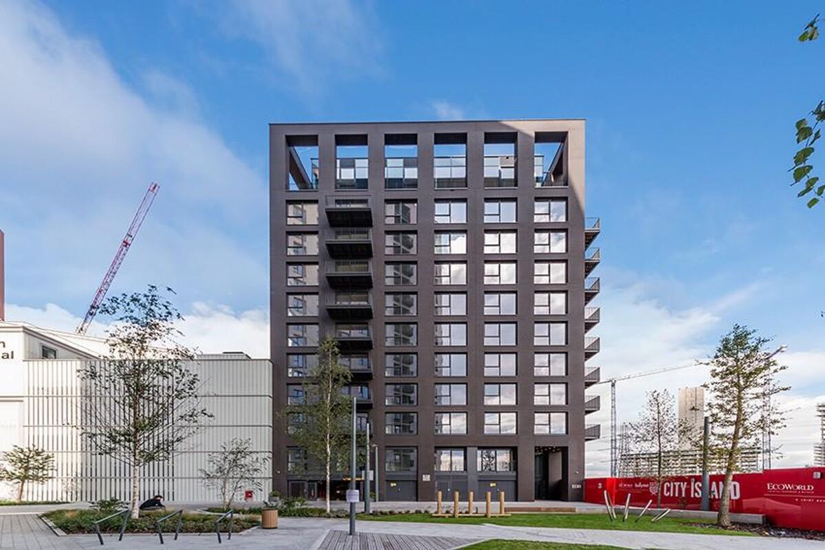 Flat to rent in Echo House, City Island Way, Poplar, London, E14
