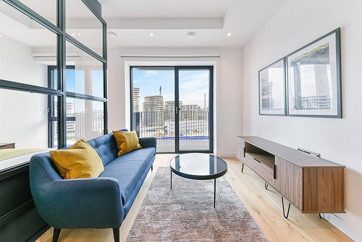 Flat to rent in Echo House, City Island Way, Poplar, London, E14