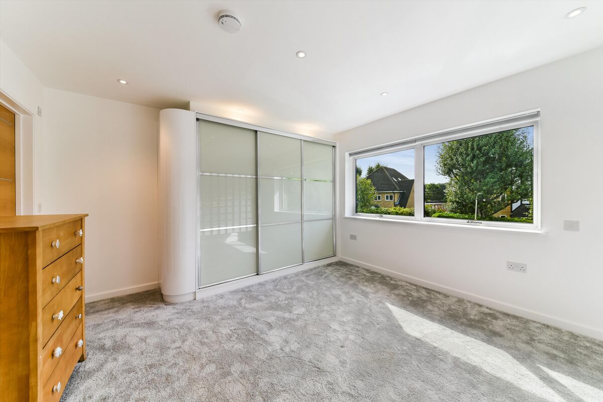 house to rent in Ayloffs Walk, Hornchurch, RM11 CWQ012219083 Knight