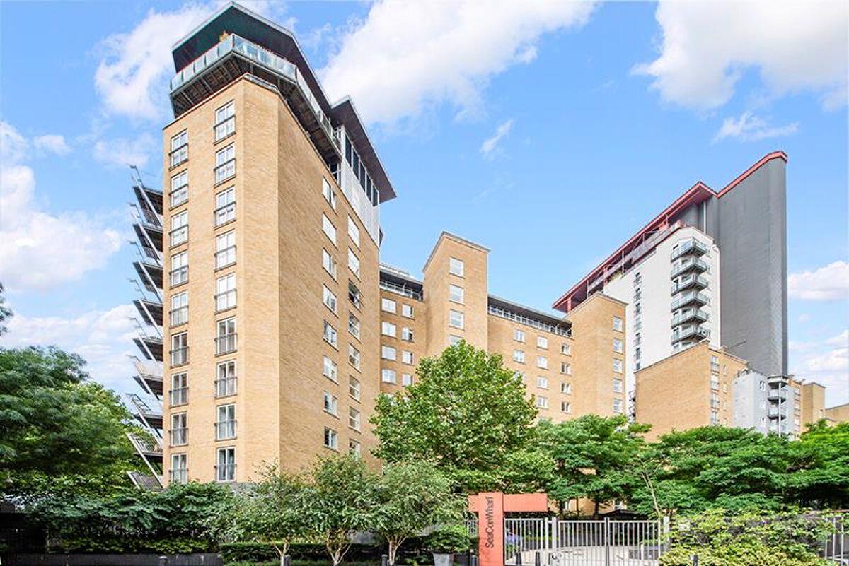 flat to rent in Naxos Building, Hutchings Street, London, E14