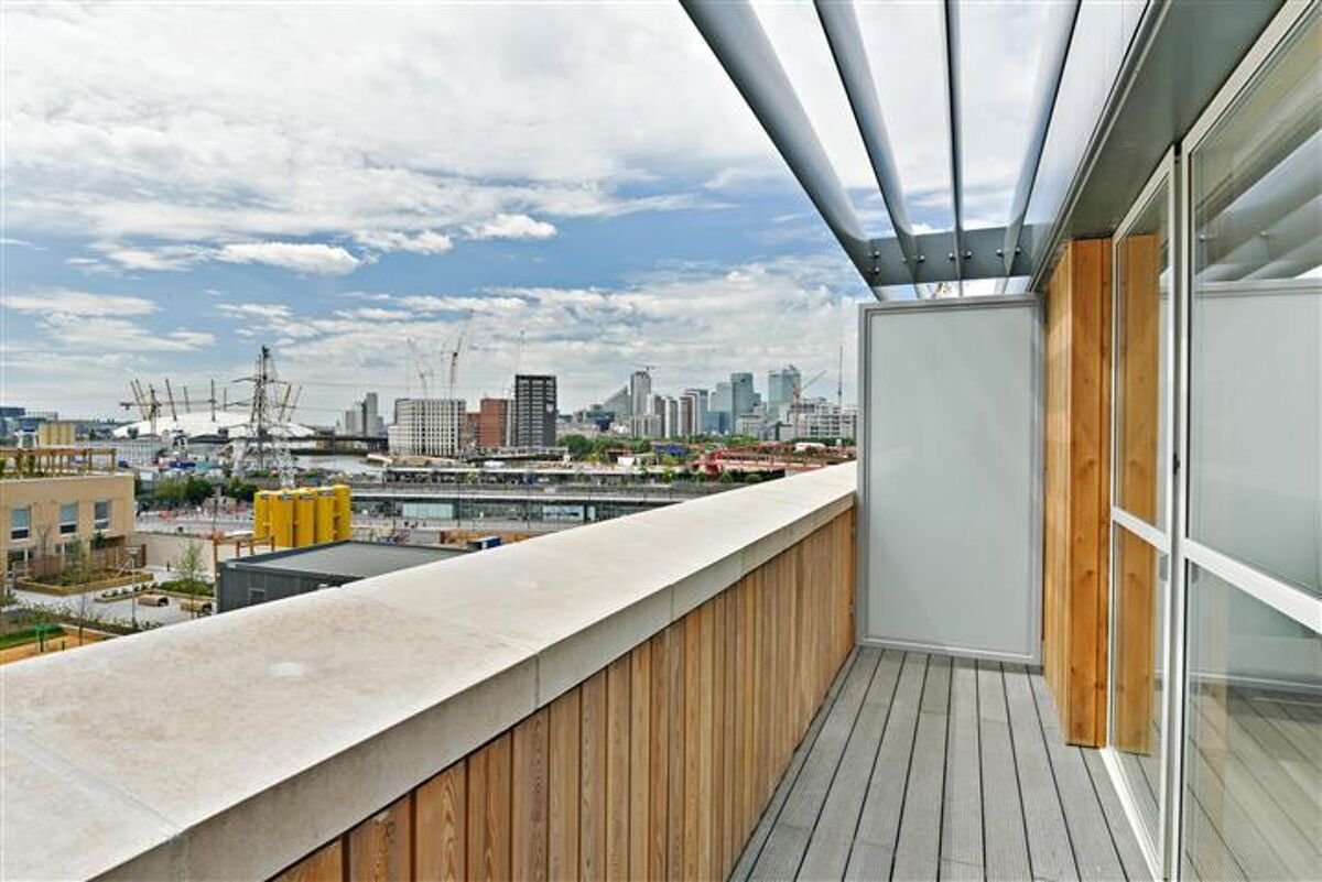 townhouse to rent in Eddington Court, Silvertown Square, Canning Town