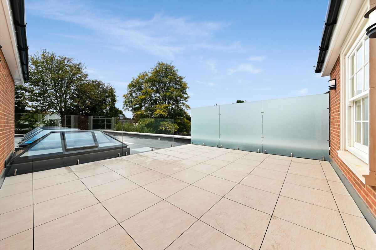 house to rent in Sylvan Avenue, Emerson Park, Hornchurch, Essex, RM11