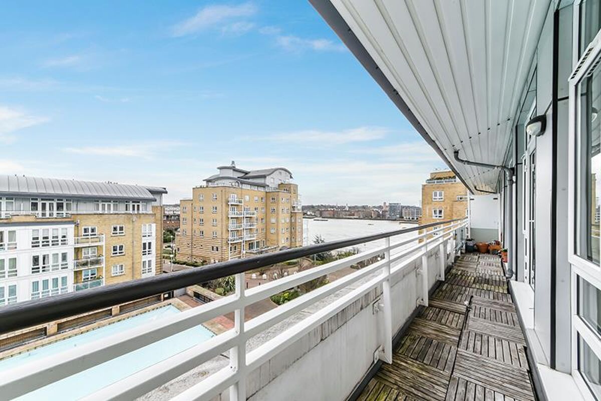 flat to rent in Enterprise House, St David's Square, London, E14