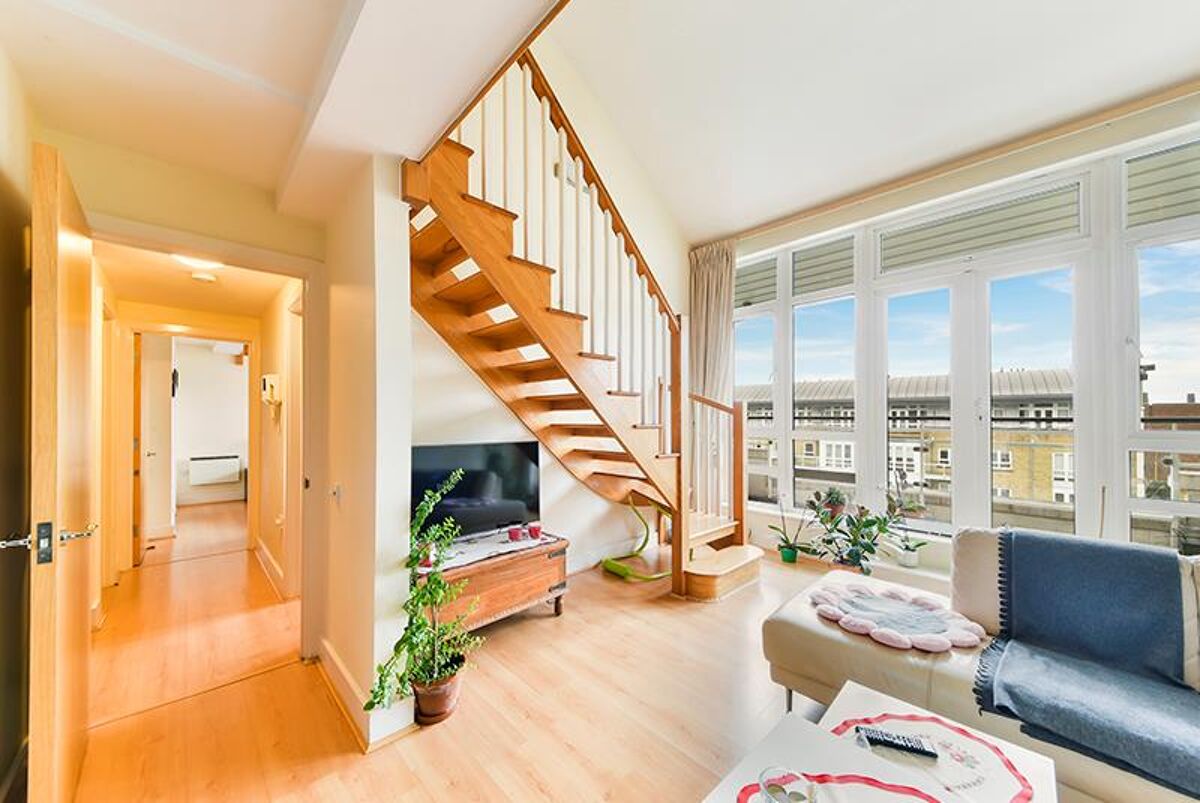 flat to rent in Enterprise House, St David's Square, London, E14