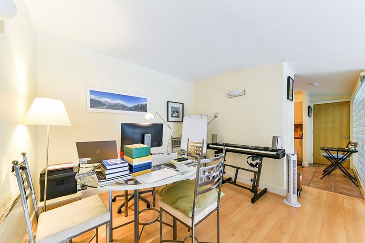 flat to rent in Enterprise House, St David's Square, London, E14