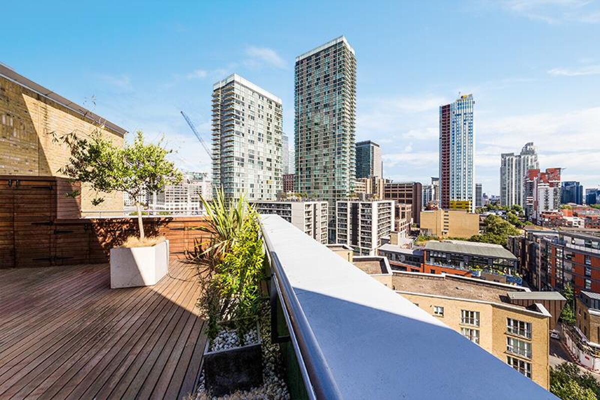 flat to rent in Waterman Building, 14 Westferry Road, London, E14 CWQ012249135 Knight Frank