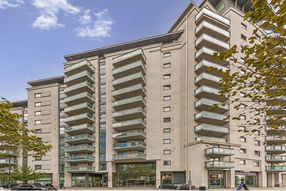 flat to rent in City Tower, Limeharbour, Nr Canary Wharf, London, E14