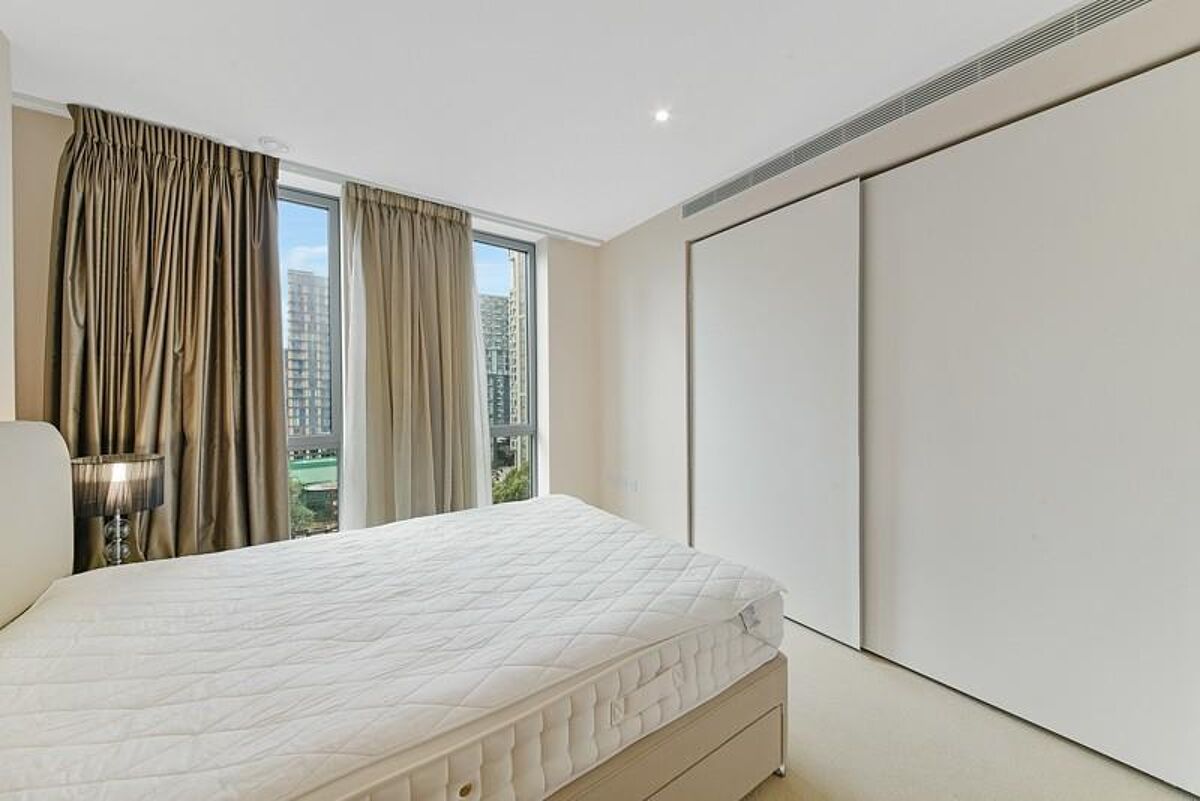 flat to rent in Pan Peninsula West, Pan Peninsula Square, London, E14