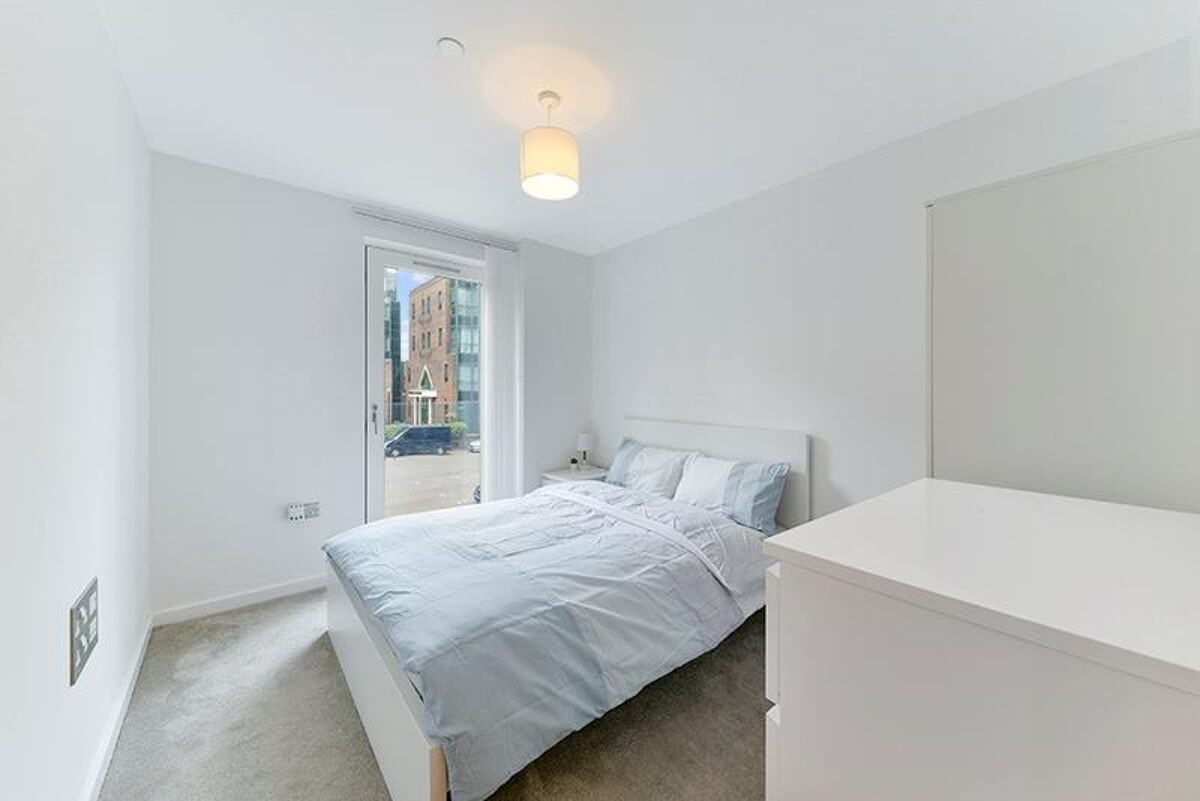 flat to rent in Waterford Court, 7 Turnberry Quay, London, E14 CWQ012258905 Knight Frank