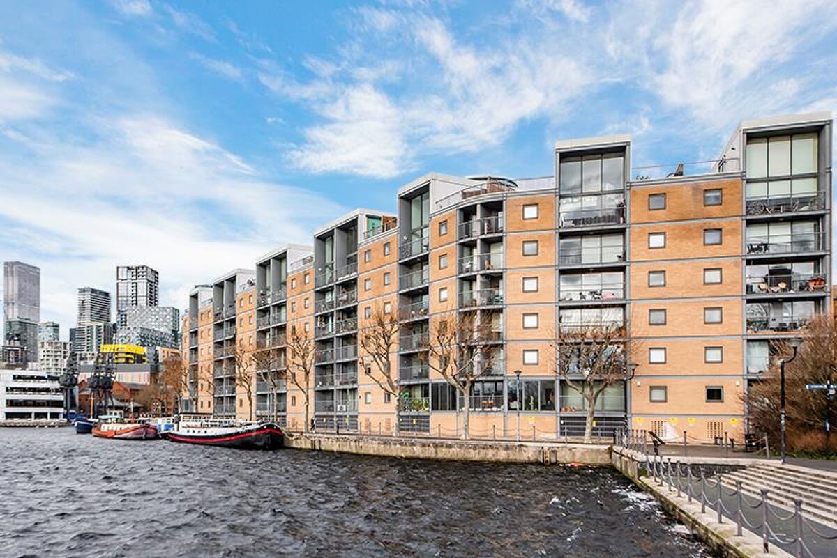 flat to rent in City Harbour, 8 Selsdon Way, London, E14 CWQ012263653