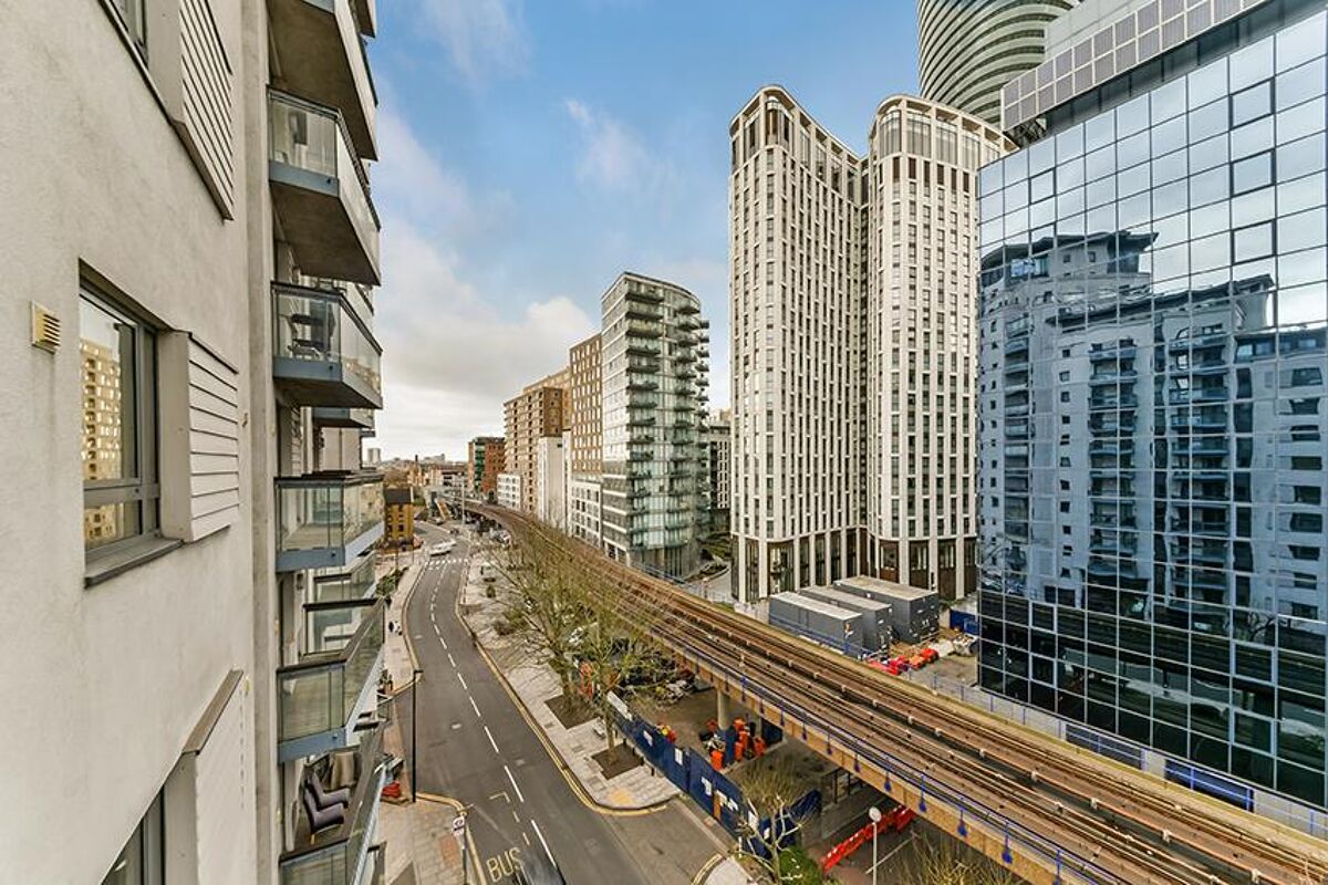 flat to rent in City Tower, Limeharbour, London, E14 CWQ012266822