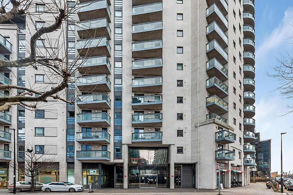 flat to rent in City Tower, Limeharbour, London, E14 CWQ012266822