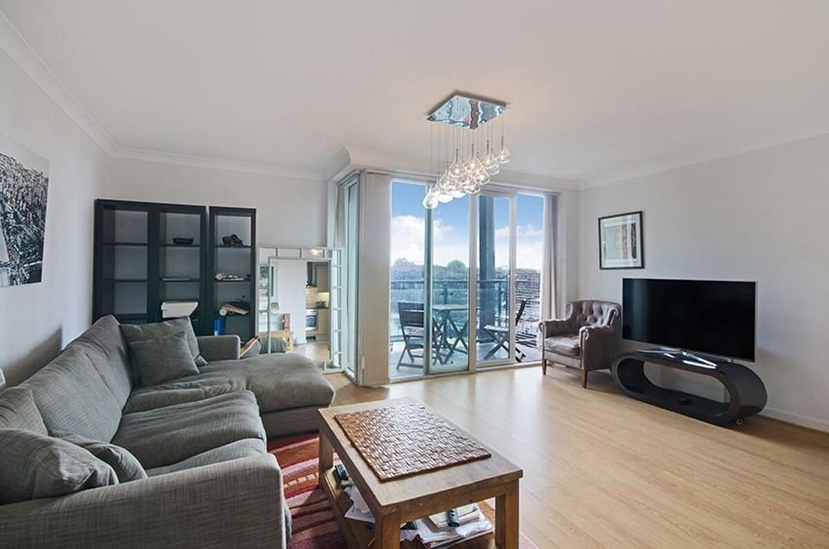 flat to rent in Boardwalk Place, Trafalgar Way, London, E14