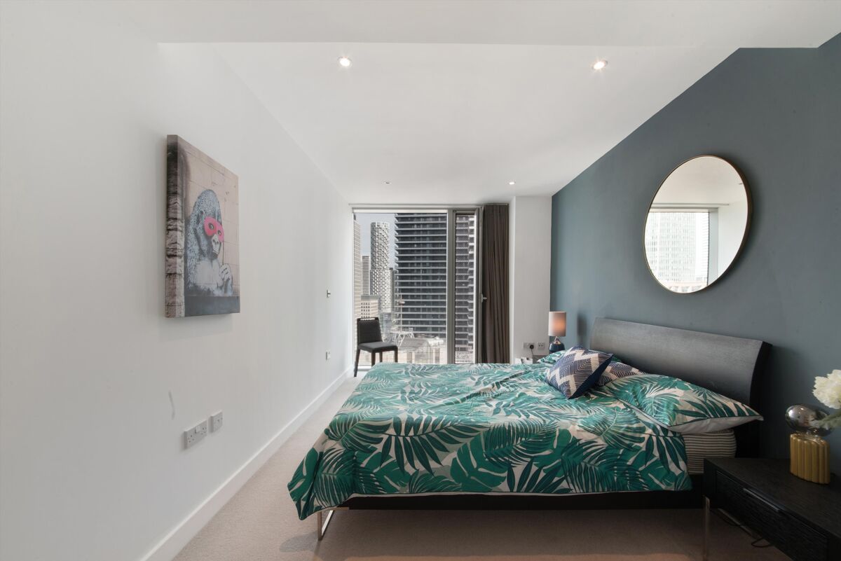 flat to rent in Landmark East Tower, Marsh Wall, Nr Canary Wharf