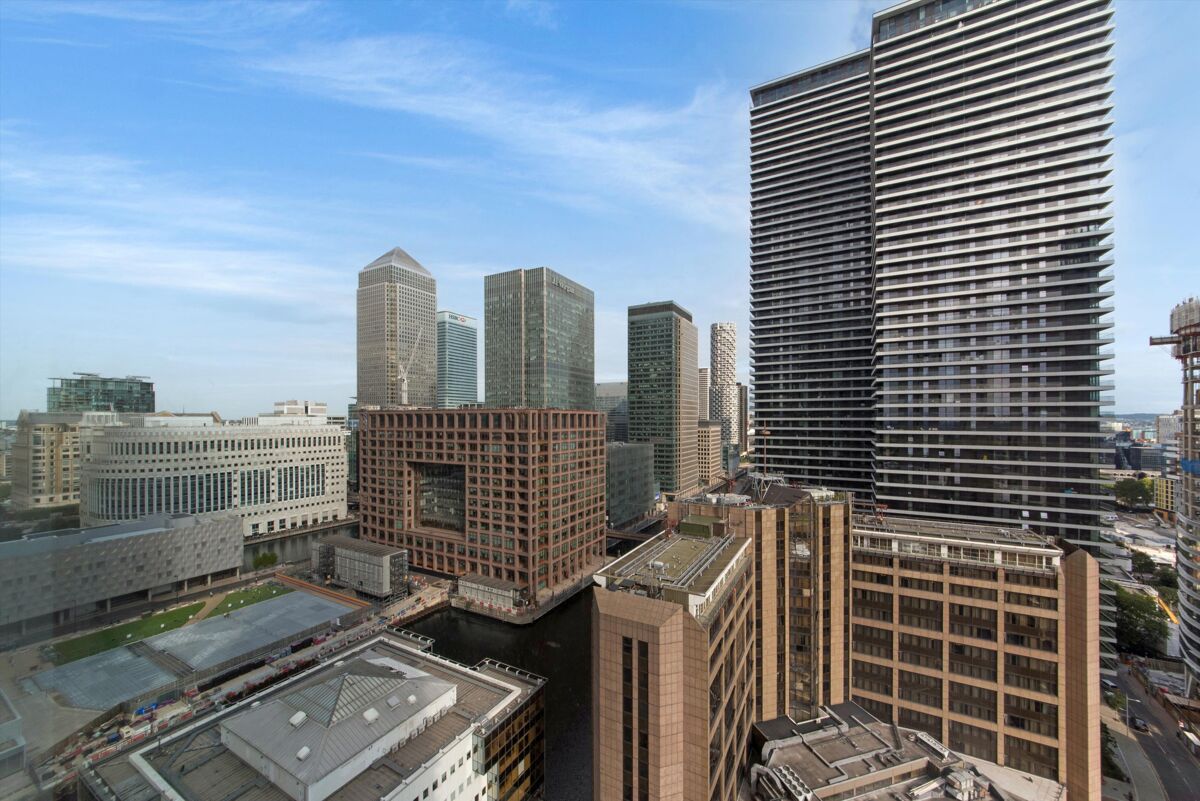 flat to rent in Landmark East Tower, Marsh Wall, Nr Canary Wharf