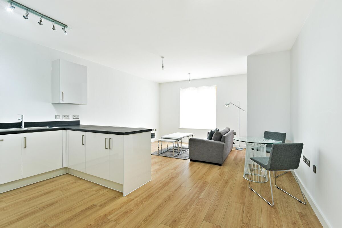 flat to rent in Eddington Court, Silvertown Square, Canning Town