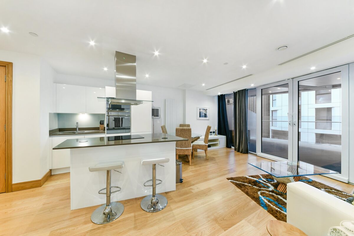 flat to rent in Arena Tower, Crossharbour Plaza, London, E14