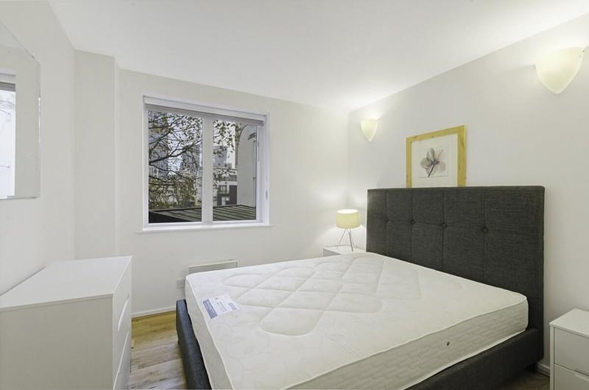 flat to rent in Naxos Building, Hutchings Street, London, E14