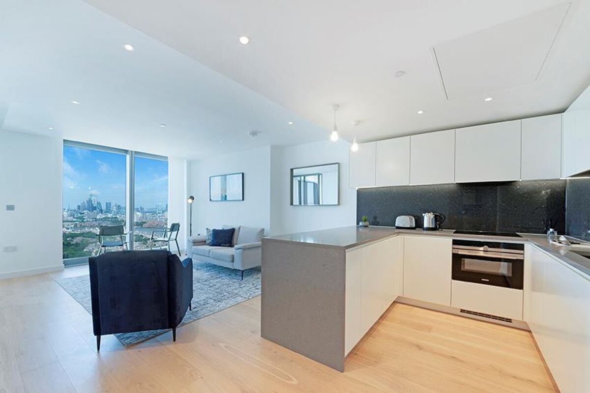 flat to rent in Landmark Pinnacle, Marsh Wall, London, E14