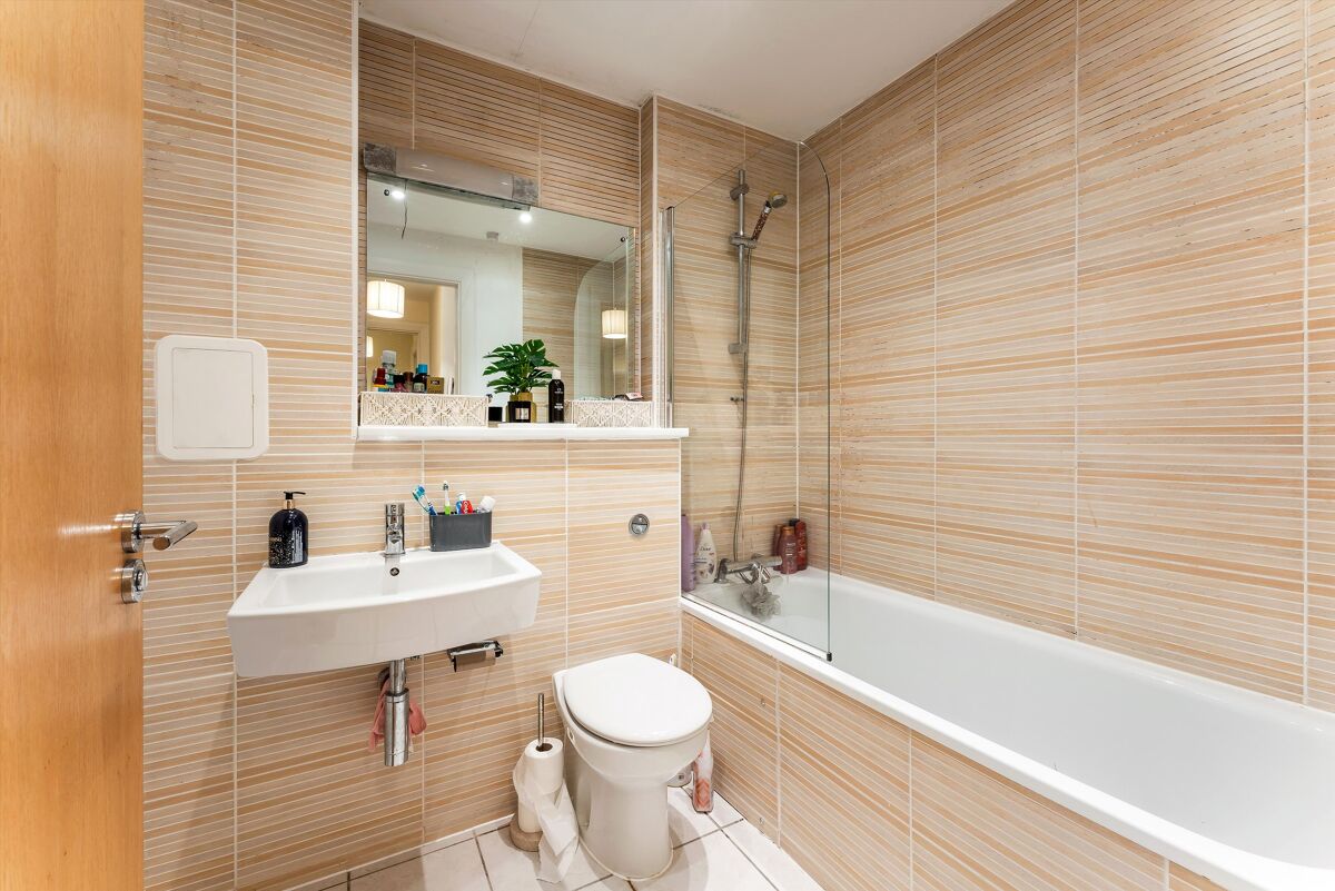 flat to rent in Hallmark Court, Ursula Gould Way, Limehouse Cut, London