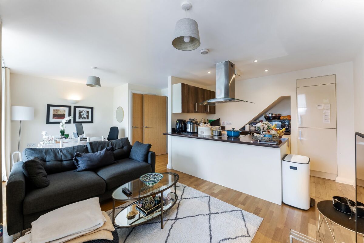 flat to rent in Hallmark Court, Ursula Gould Way, Limehouse Cut, London