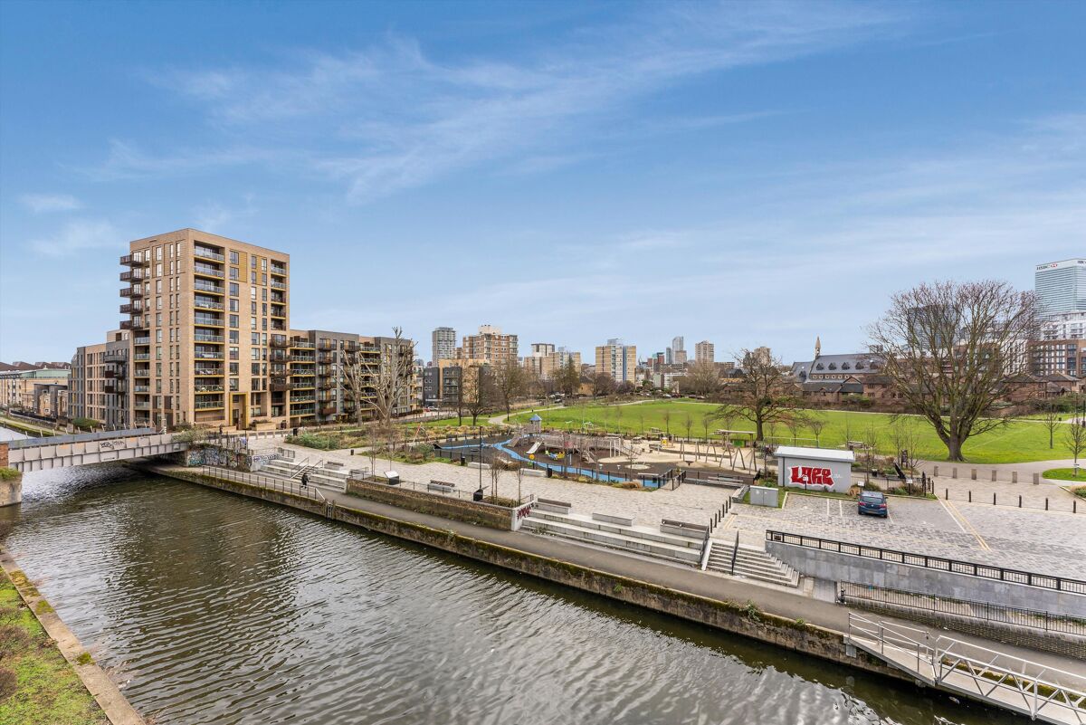 flat to rent in Hallmark Court, Ursula Gould Way, Limehouse Cut, London