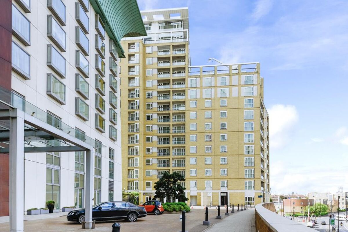 flat to rent in Eaton House, Canary Riverside, 38 Westferry Circus