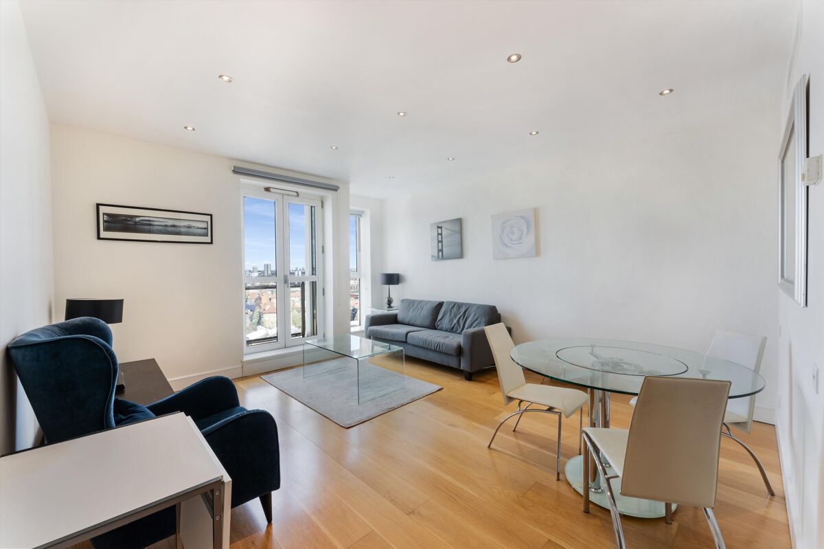 flat to rent in Eaton House, Canary Riverside, 38 Westferry Circus