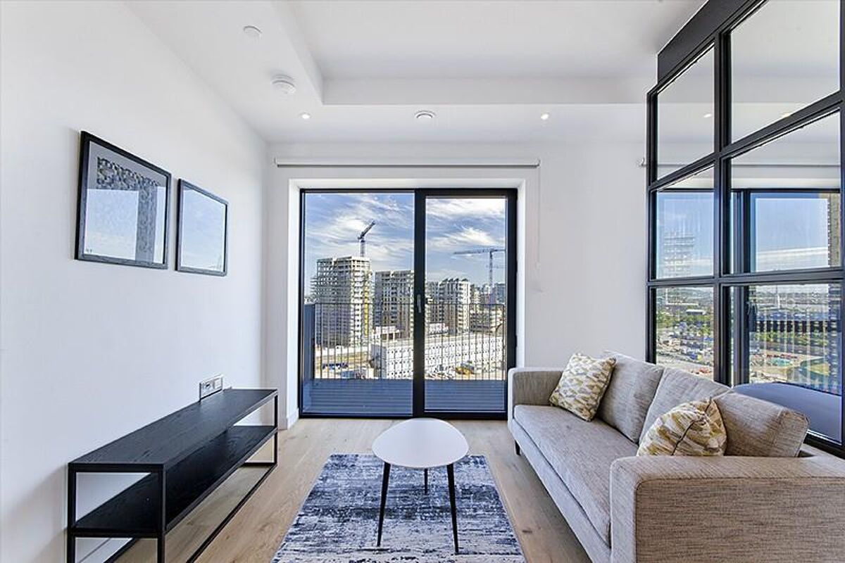 Flat to rent in Echo House, City Island Way, Poplar, London, E14